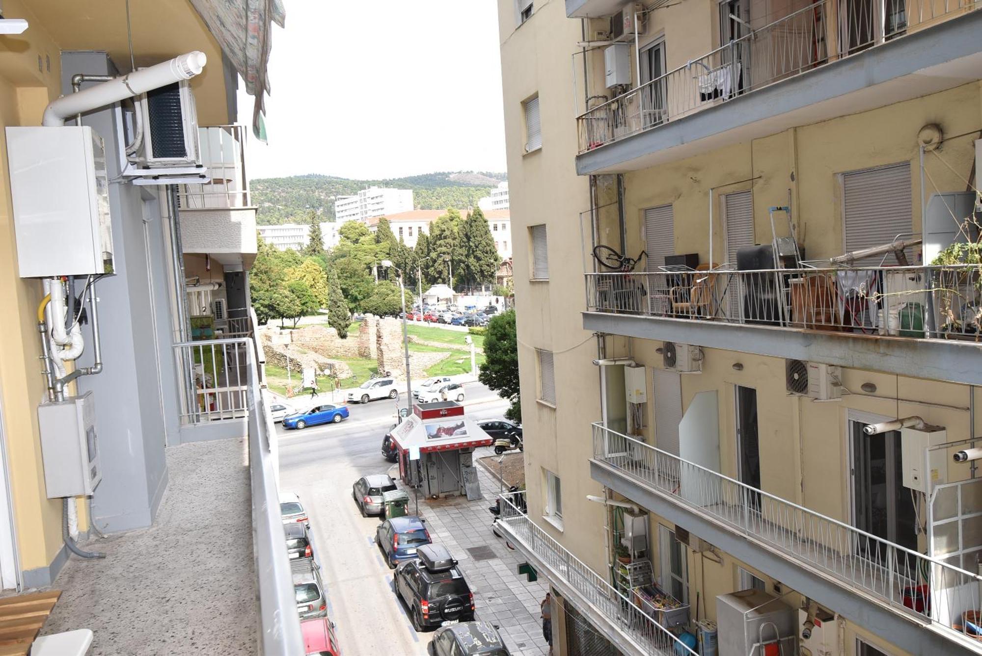 Apartment Huge N Happy Thessaloniki