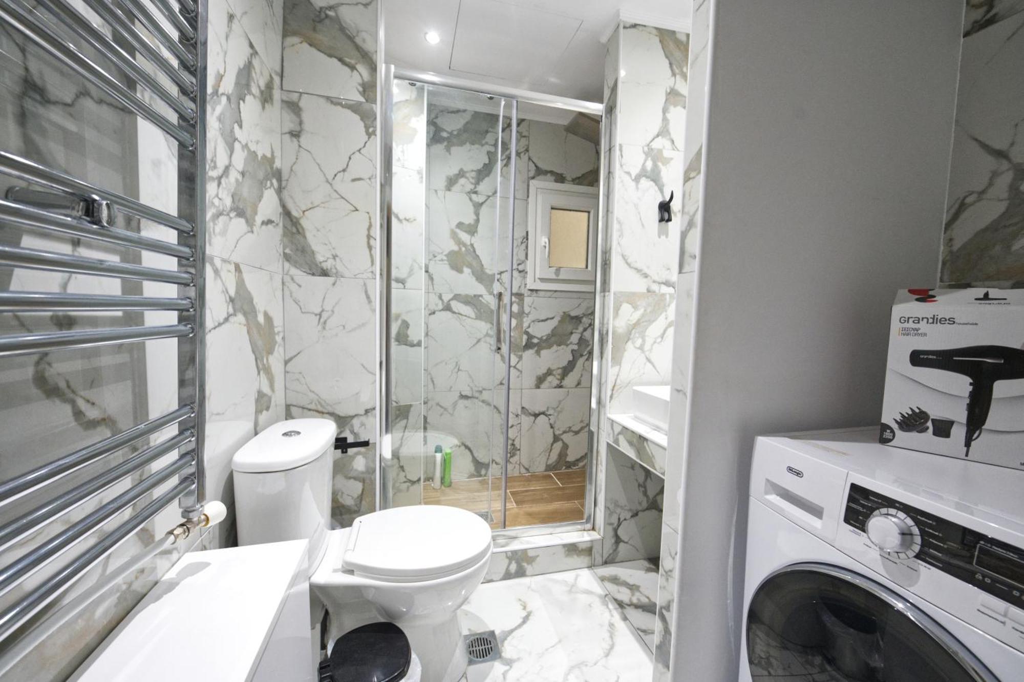 Apartment Huge N Happy Thessaloniki